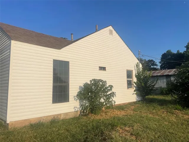 Photo 3 — 230 E Broadway Street, Lexington, OK 73051