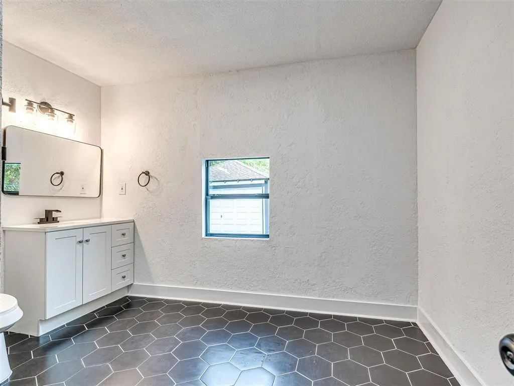 Photo 32 — 2748 NW 17th Street, Oklahoma City, OK 73107