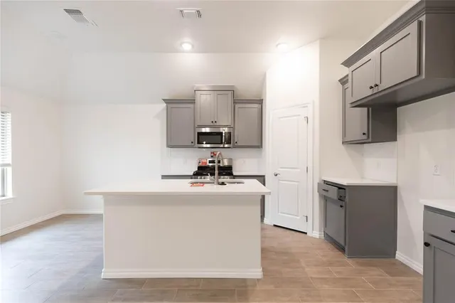 Photo 4 — 9228 NW 86th Street, Yukon, OK 73099