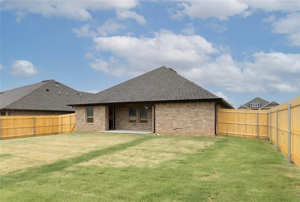 Photo 15 — 9228 NW 86th Street, Yukon, OK 73099