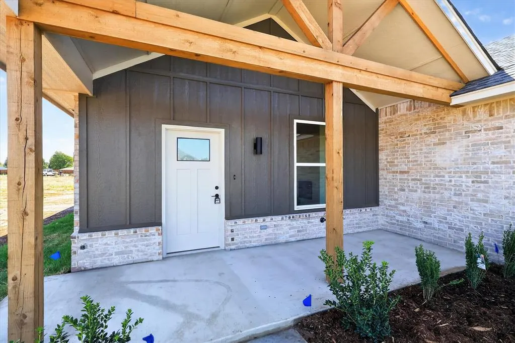 Photo 2 — 1920 Sage Valley Terrace, Yukon, OK 73099