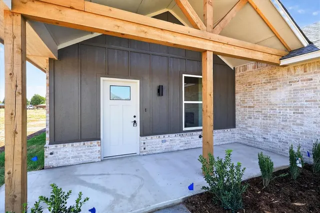 Photo 2 — 1920 Sage Valley Terrace, Yukon, OK 73099