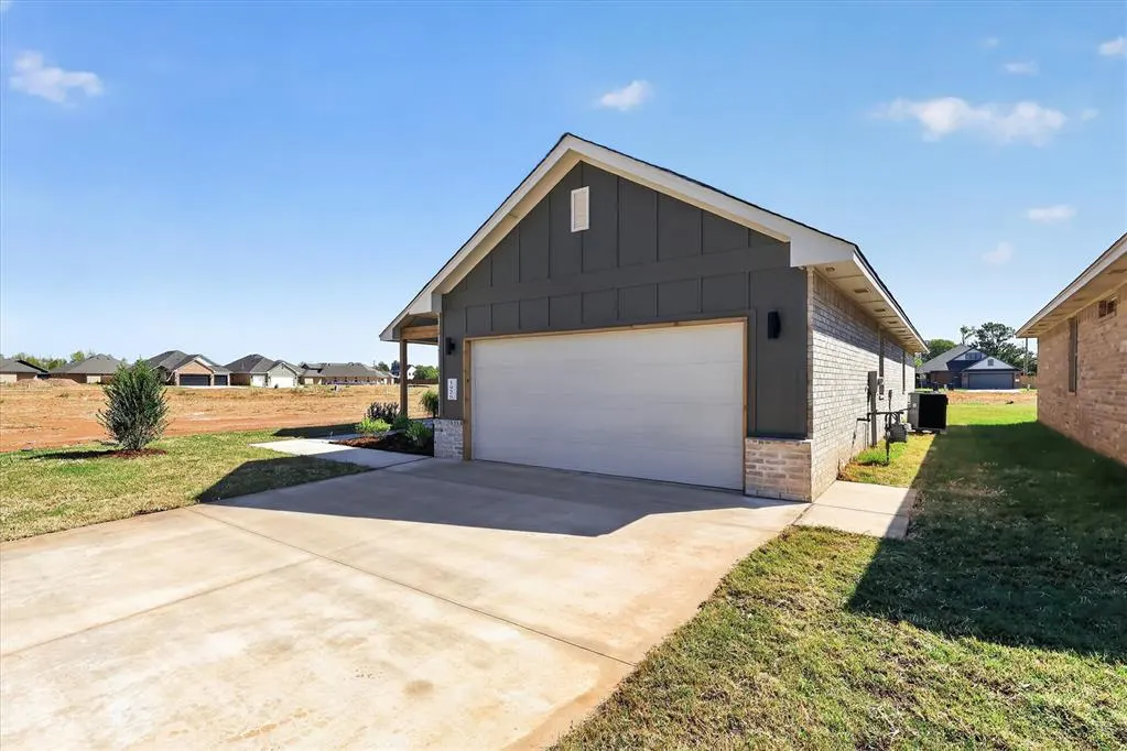 Photo 10 — 1920 Sage Valley Terrace, Yukon, OK 73099