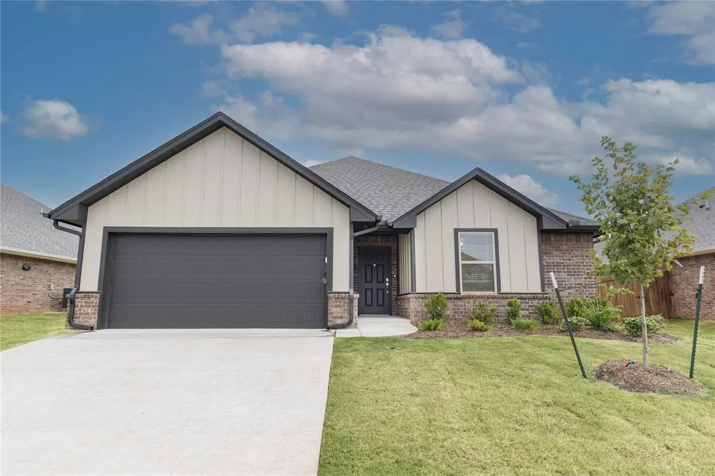 Front exterior — 8708 Poppey Place, Yukon, OK 73099