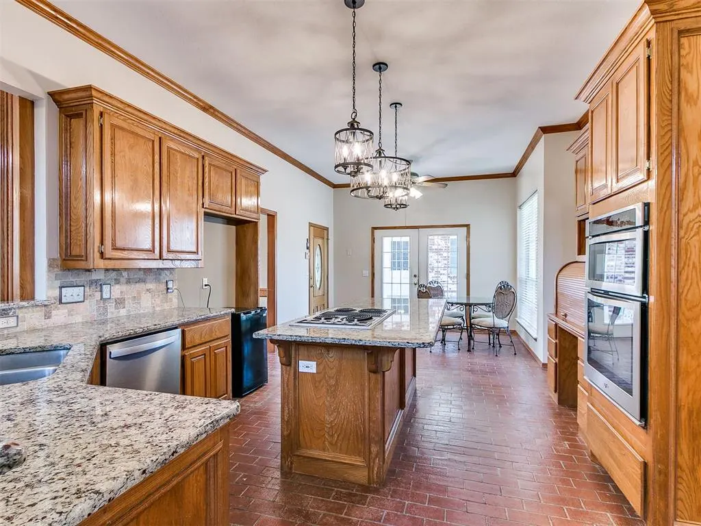 Photo 17 — 2517 Mission Road, Edmond, OK 73034