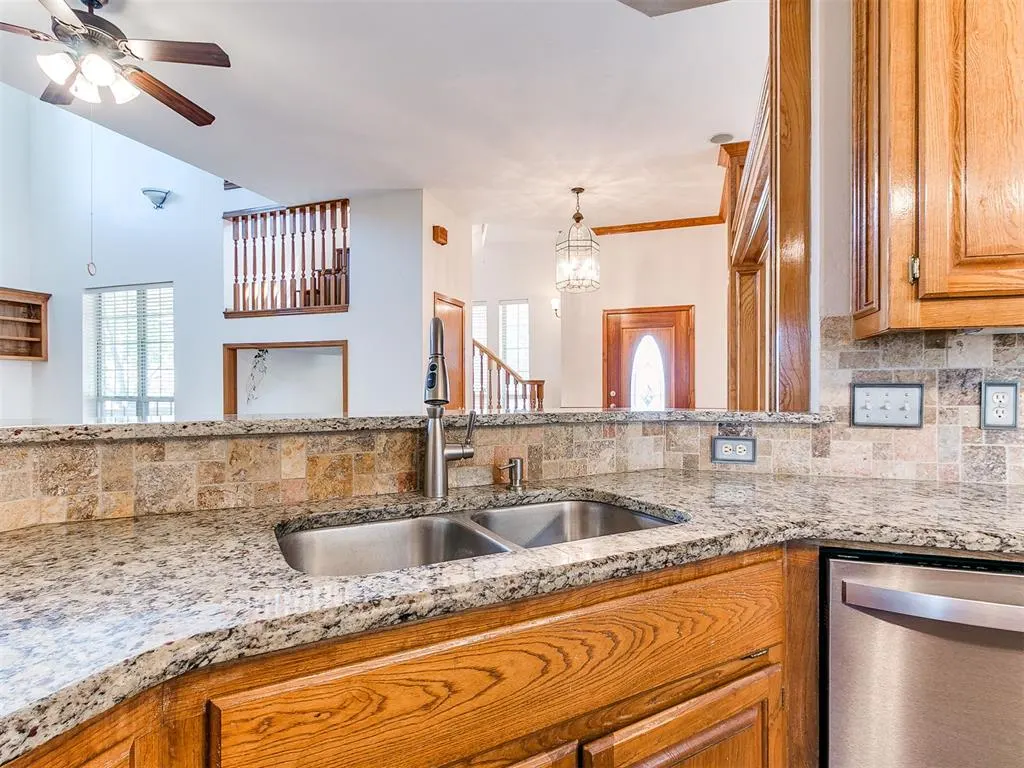 Photo 19 — 2517 Mission Road, Edmond, OK 73034