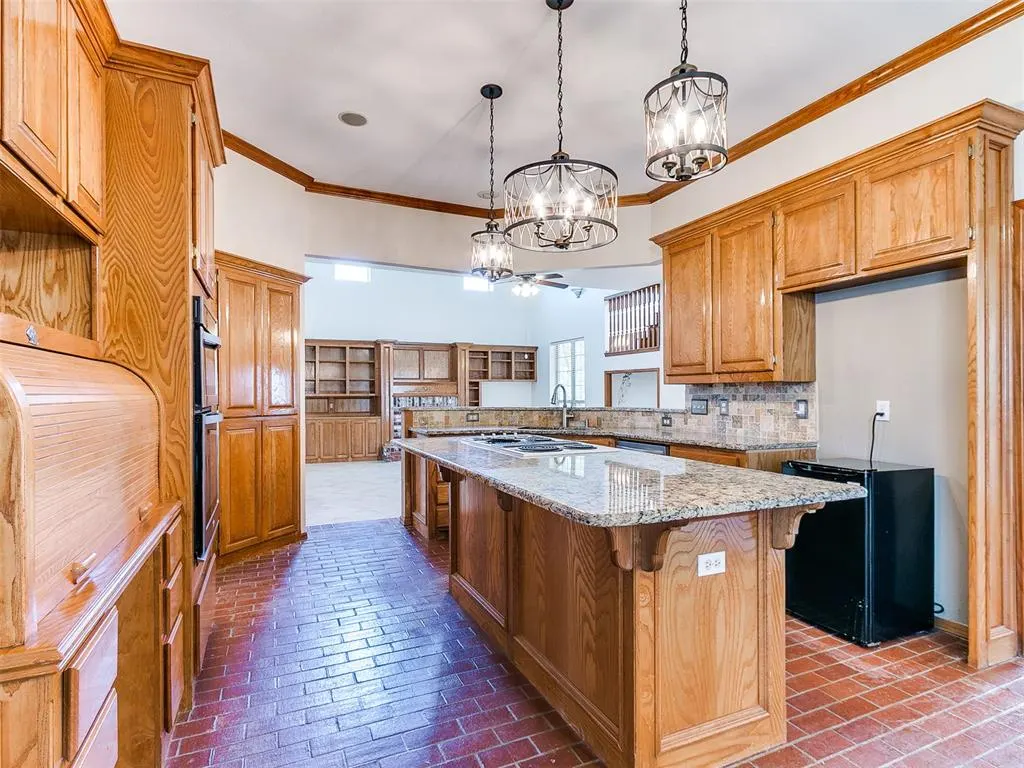 Photo 21 — 2517 Mission Road, Edmond, OK 73034