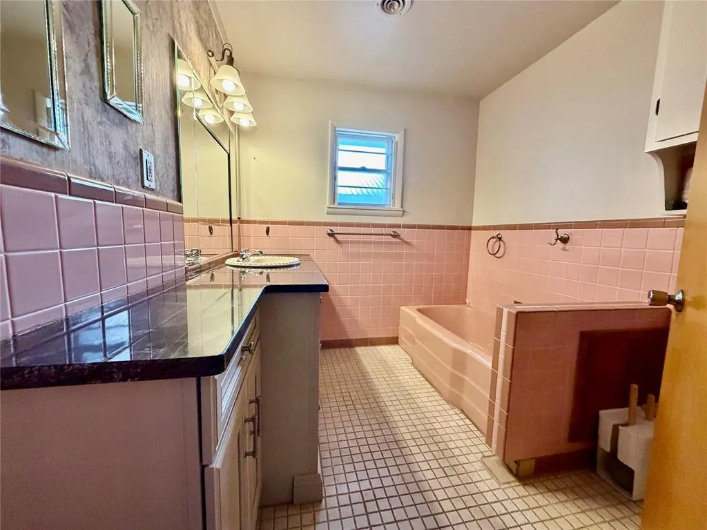 Photo 17 — 216 S 7th Street, Sentinel, OK 73664