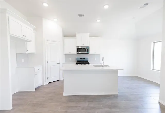 Photo 3 — 12324 SW 32nd Street, Yukon, OK 73099