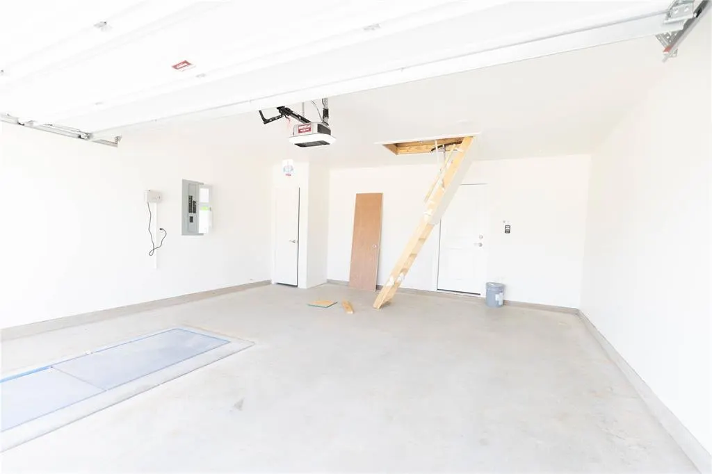 Photo 13 — 12324 SW 32nd Street, Yukon, OK 73099