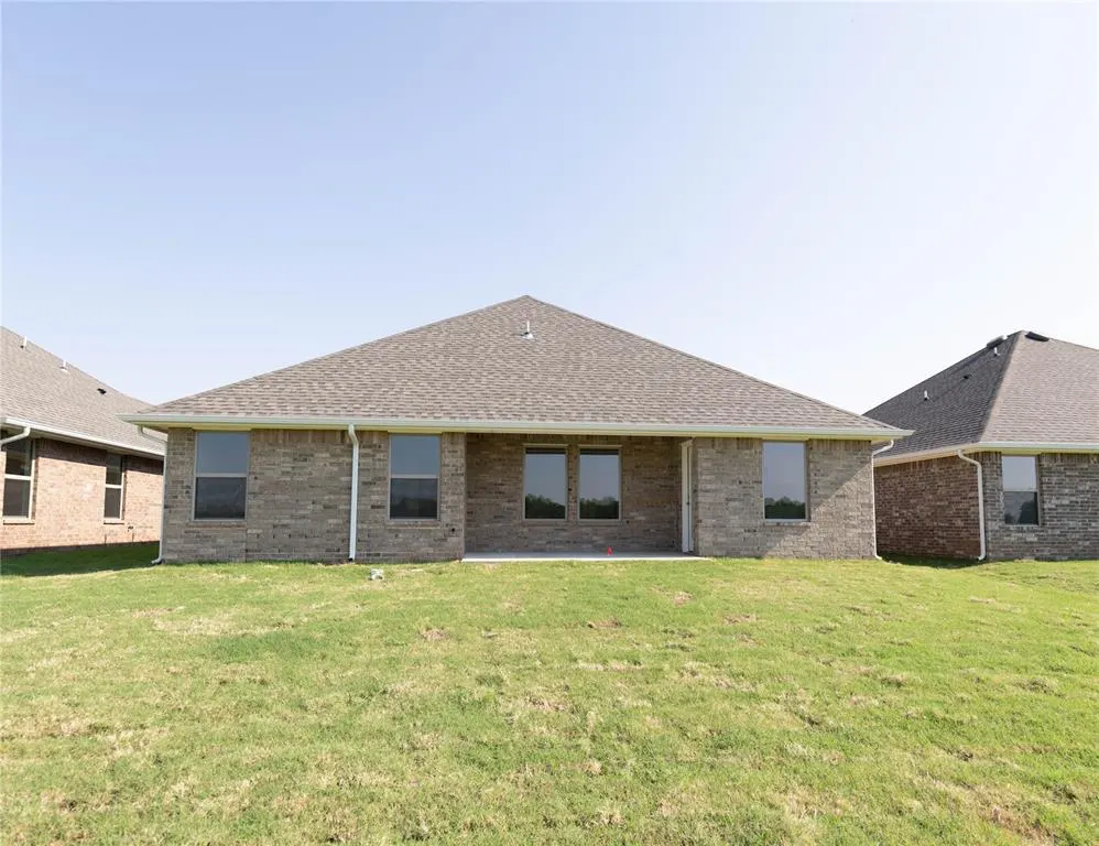 Photo 14 — 12324 SW 32nd Street, Yukon, OK 73099