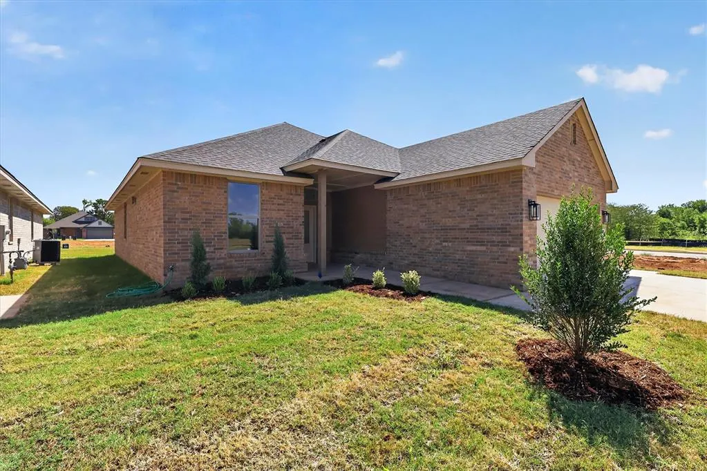 Photo 2 — 1924 Sage Valley Terrace, Yukon, OK 73099