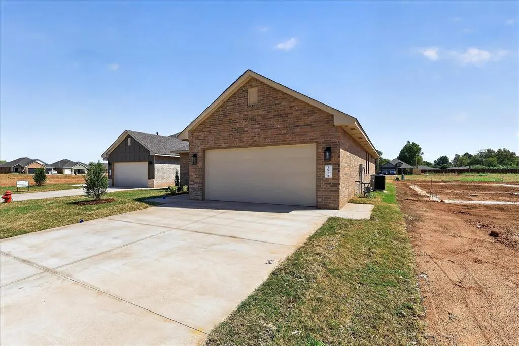Photo 9 — 1924 Sage Valley Terrace, Yukon, OK 73099
