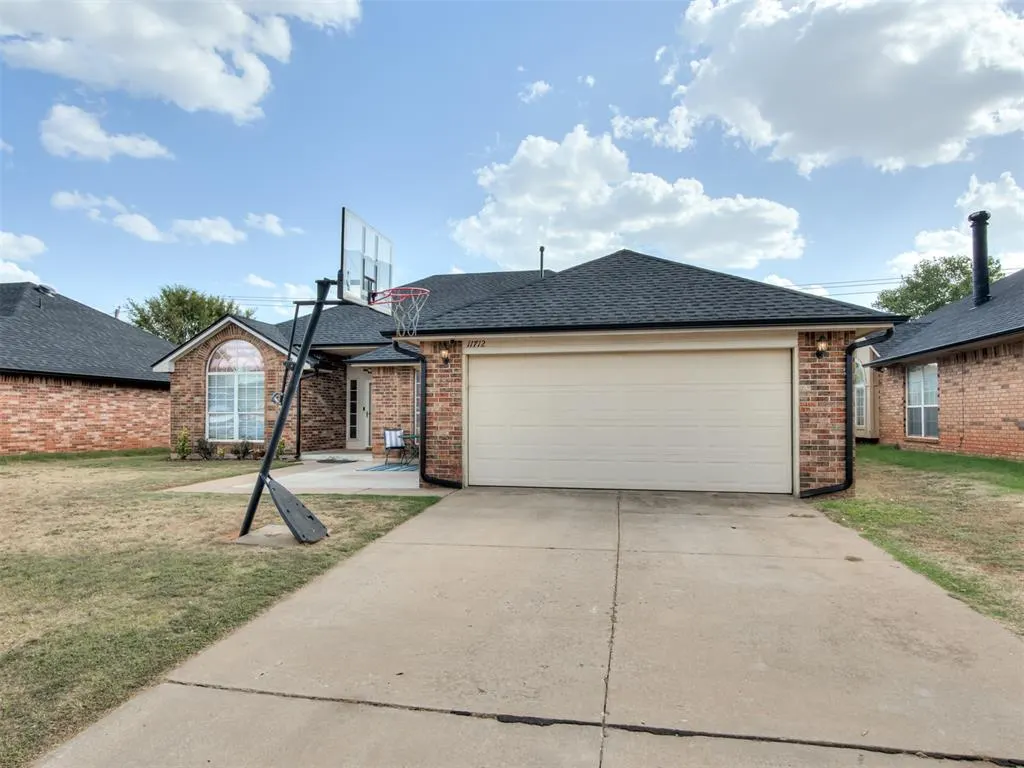 Photo 2 — 11712 SW 7th Street, Yukon, OK 73099