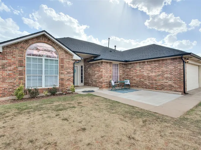 Photo 3 — 11712 SW 7th Street, Yukon, OK 73099