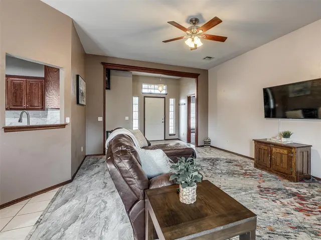 Photo 8 — 11712 SW 7th Street, Yukon, OK 73099