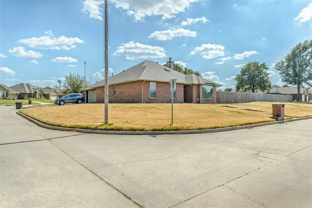 Photo 2 — 1808 Goldenrod Lane, Midwest City, OK 73130
