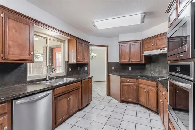 Photo 7 — 1808 Goldenrod Lane, Midwest City, OK 73130