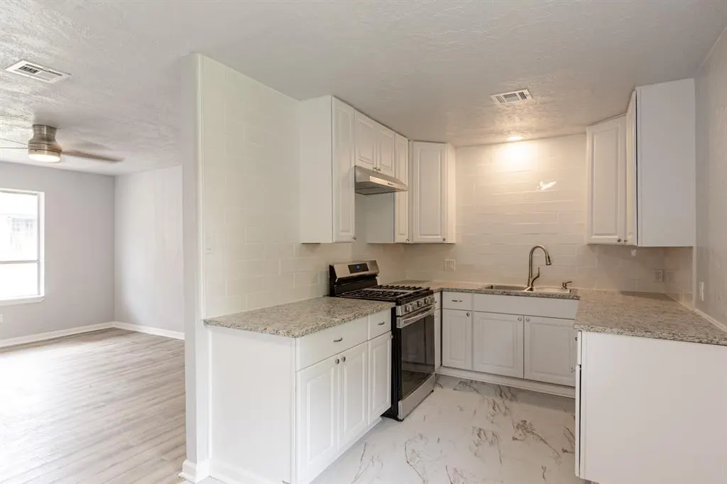 Photo 11 — 2605 Queensbury Road, Moore, OK 73160
