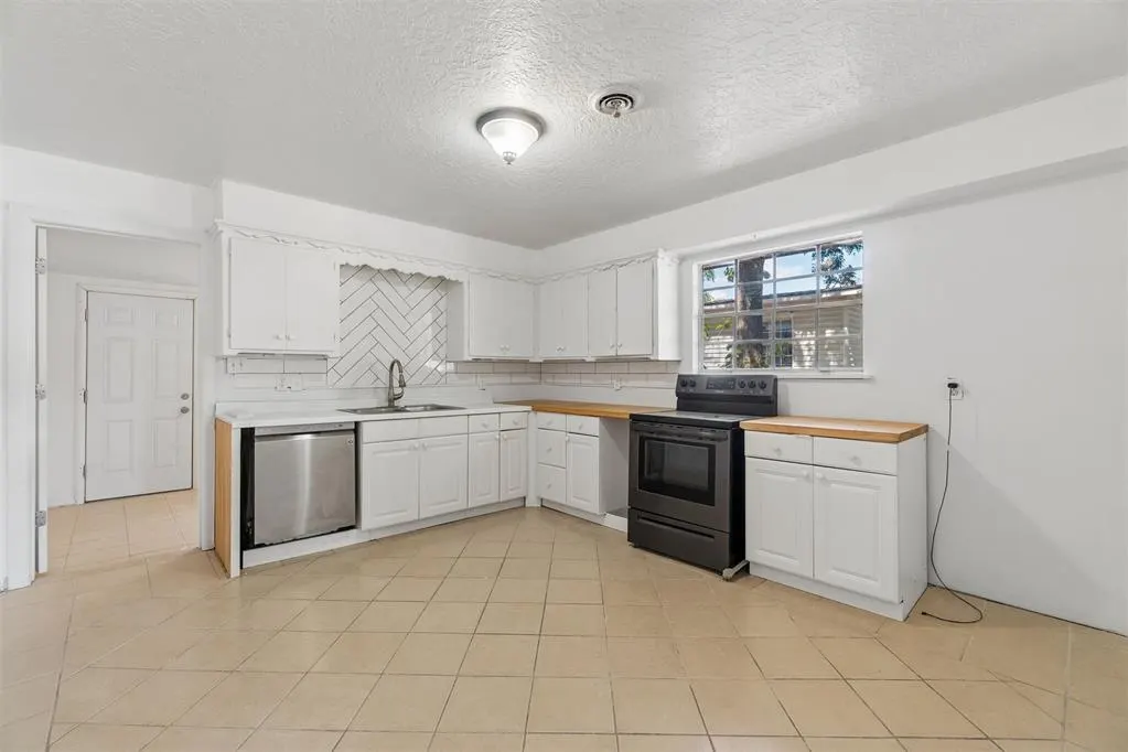 Photo 13 — 304 S Fourth Street, Noble, OK 73068