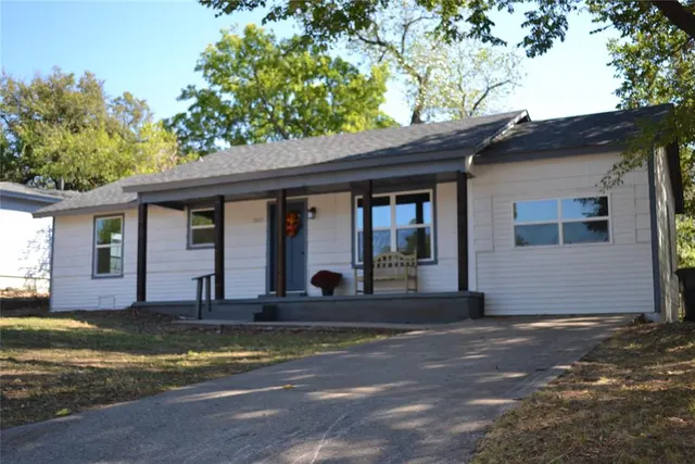 Photo 3 — 1020 Hickory Lane, Midwest City, OK 73110