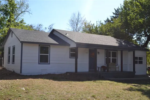 Photo 4 — 1020 Hickory Lane, Midwest City, OK 73110