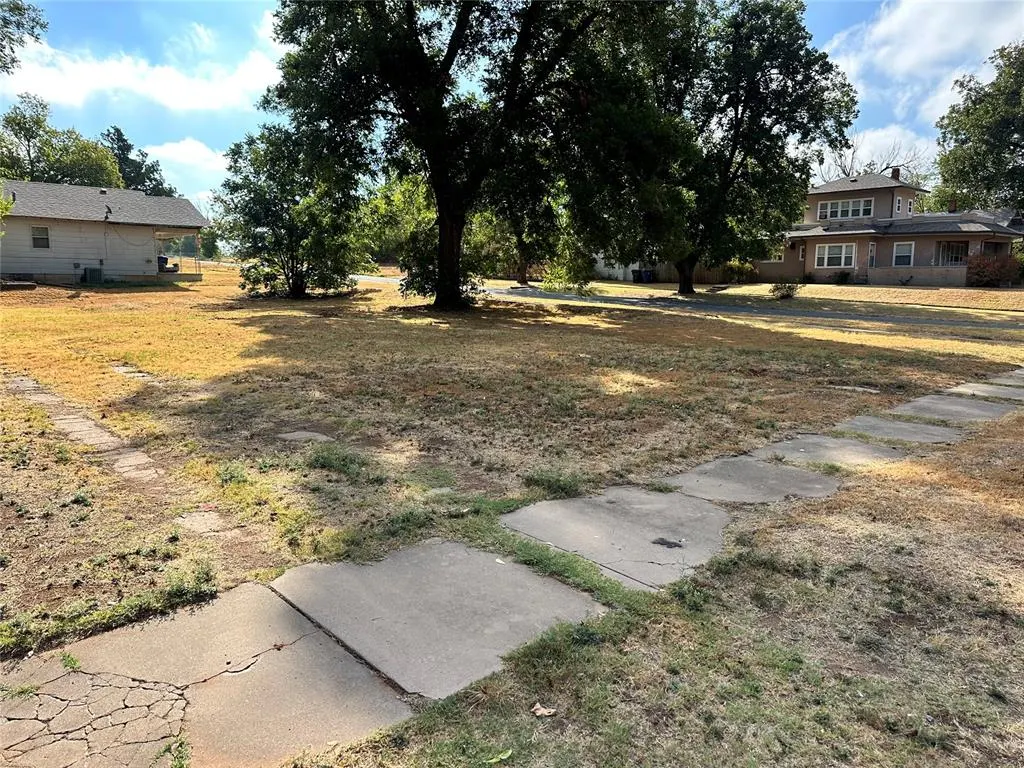Front exterior — 627 S 8th Street, Chickasha, OK 73018