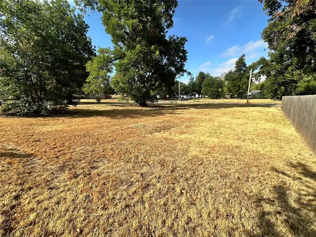 Photo 4 — 627 S 8th Street, Chickasha, OK 73018