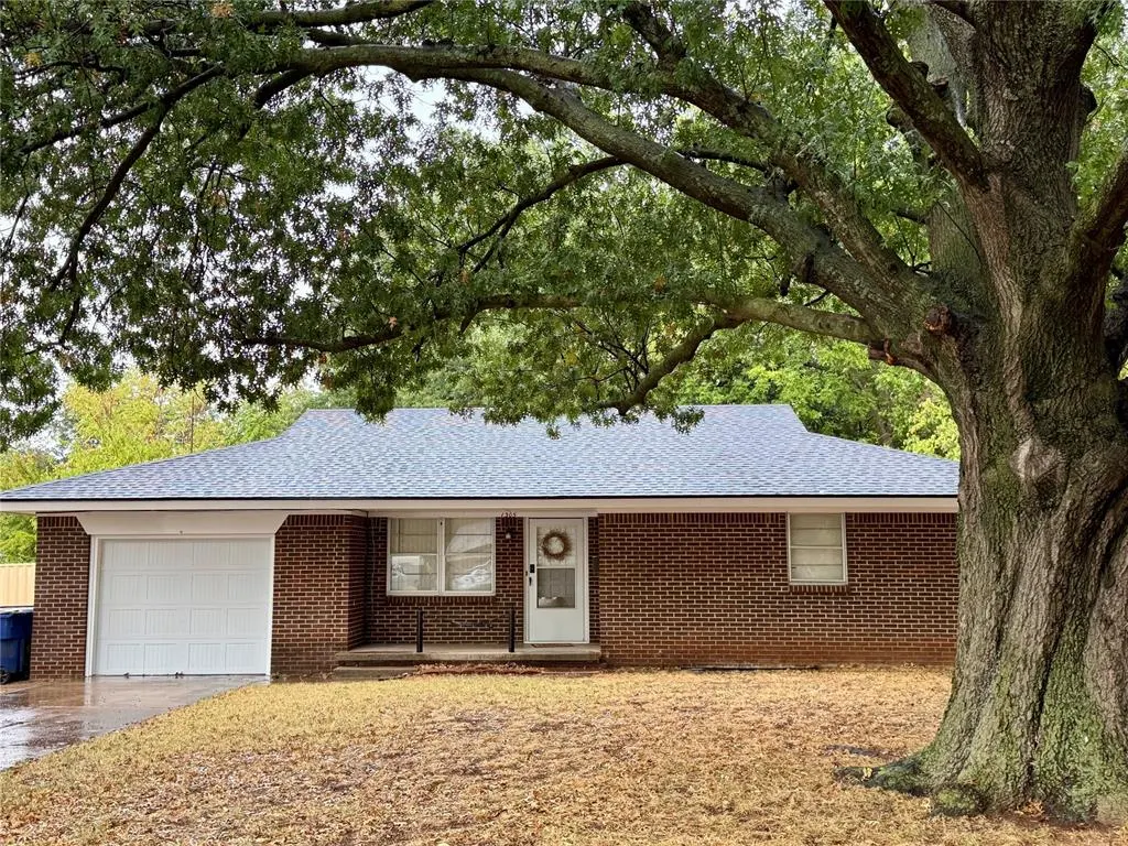 Photo 2 — 1305 S 10th Street, Chickasha, OK 73018