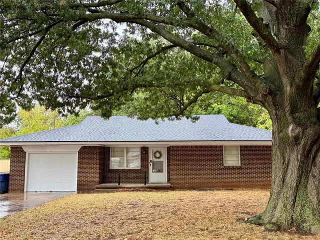 Photo 2 — 1305 S 10th Street, Chickasha, OK 73018