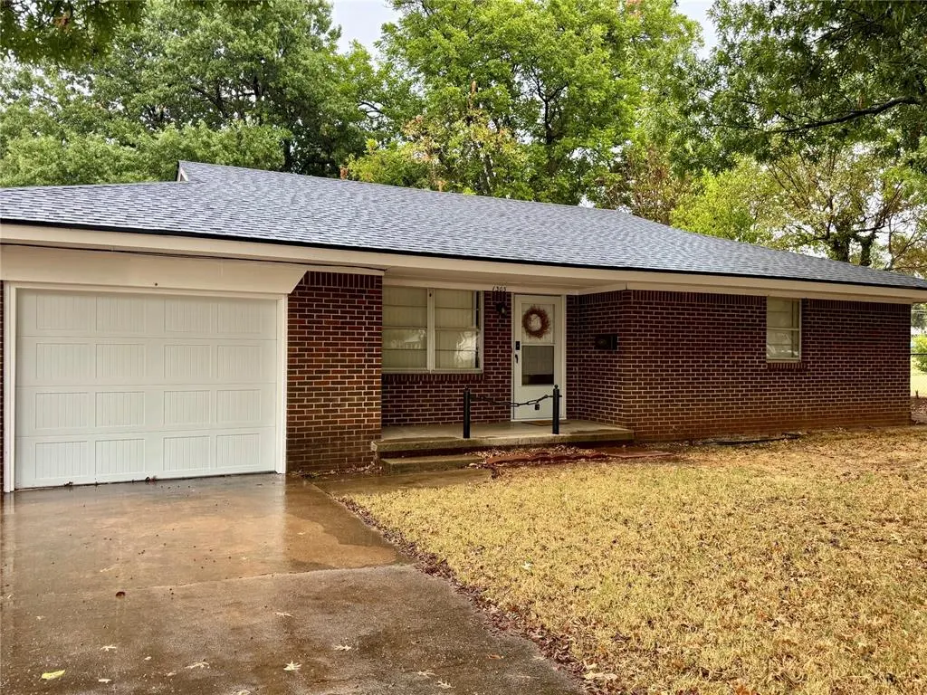Photo 3 — 1305 S 10th Street, Chickasha, OK 73018