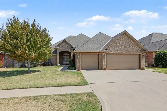 Photo 2 — 11808 Sawgrass Road, Oklahoma City, OK 73162