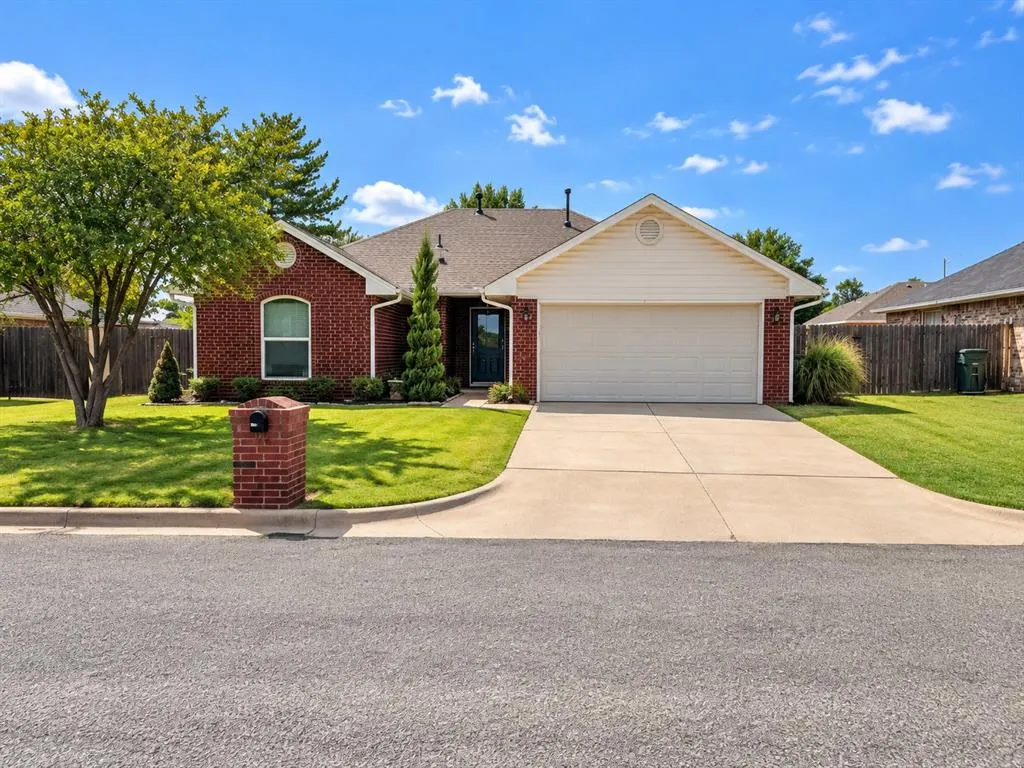 Front exterior — 1751 Kelley Drive, Clinton, OK 73601
