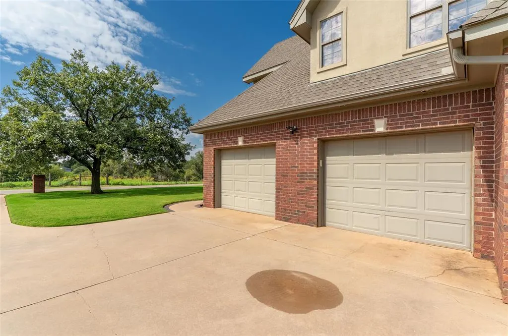 Photo 37 — 107 Stratton Lane, Clinton, OK 73601