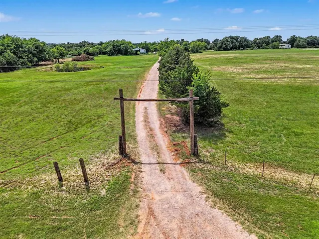 Photo 3 — 0007 S Anderson Road, Guthrie, OK 73044