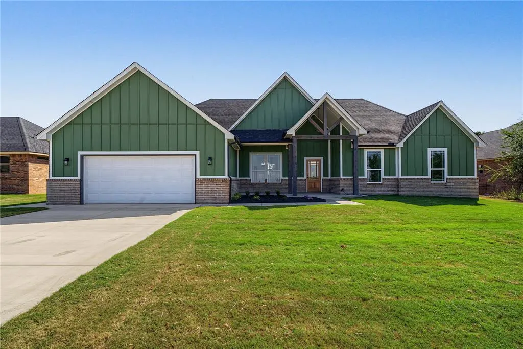 Front exterior — 2000 Cattle Drive, Guthrie, OK 73044