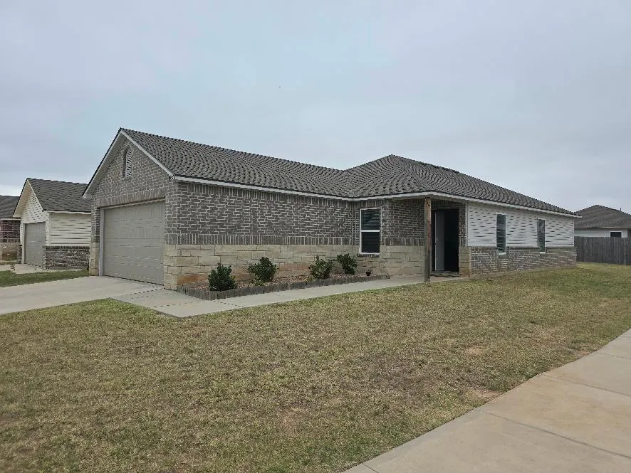 Photo 2 — 10344 NW 19th Street, Oklahoma City, OK 73127
