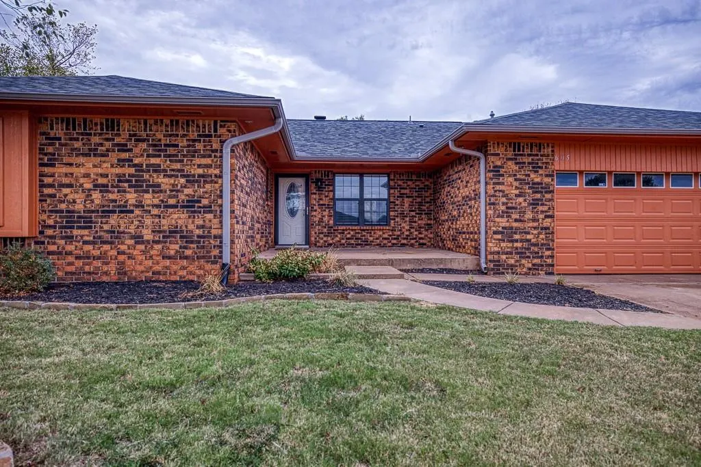 Front exterior — 605 Hoehner Avenue, Okarche, OK 73762