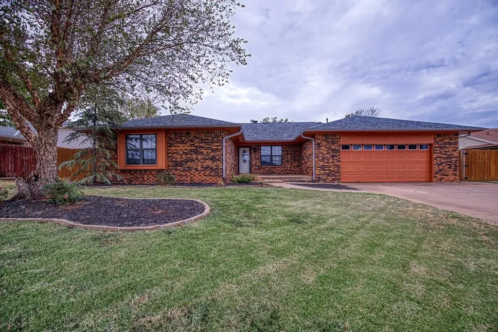 Photo 2 — 605 Hoehner Avenue, Okarche, OK 73762