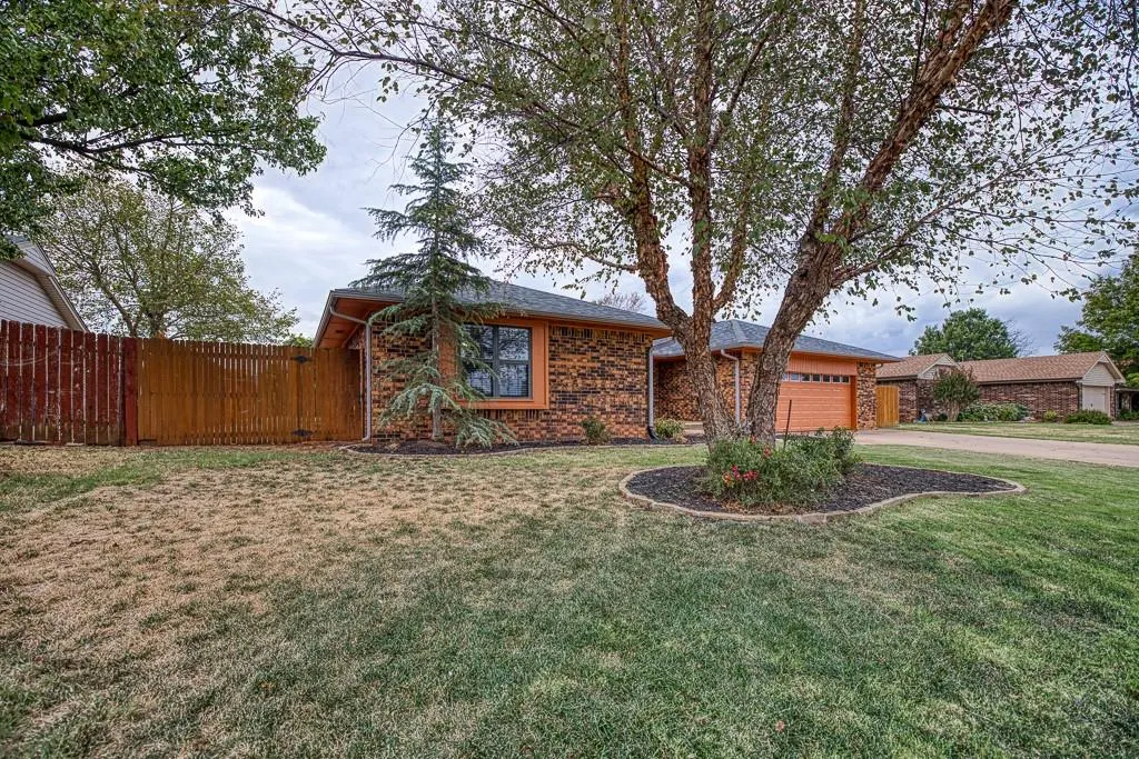 Photo 3 — 605 Hoehner Avenue, Okarche, OK 73762