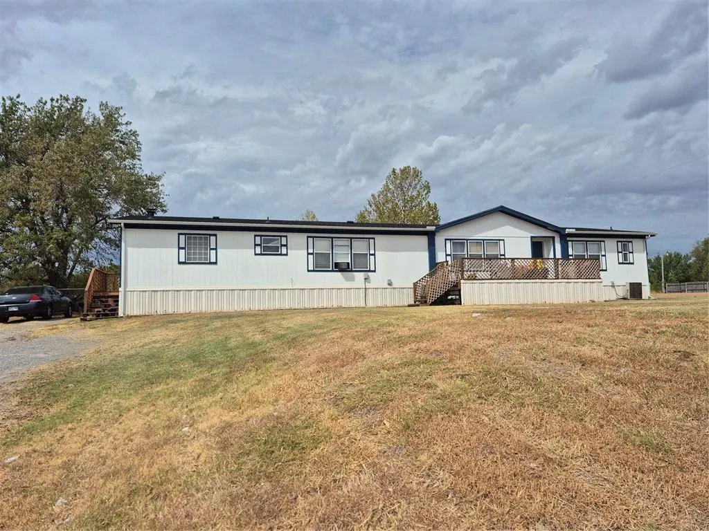 Front exterior — 417 S Cemetery Road, Tuttle, OK 73089