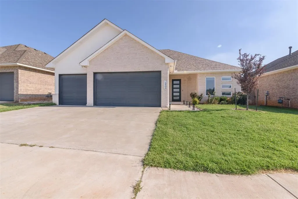 Front exterior — 5904 NW 158th Street, Edmond, OK 73013