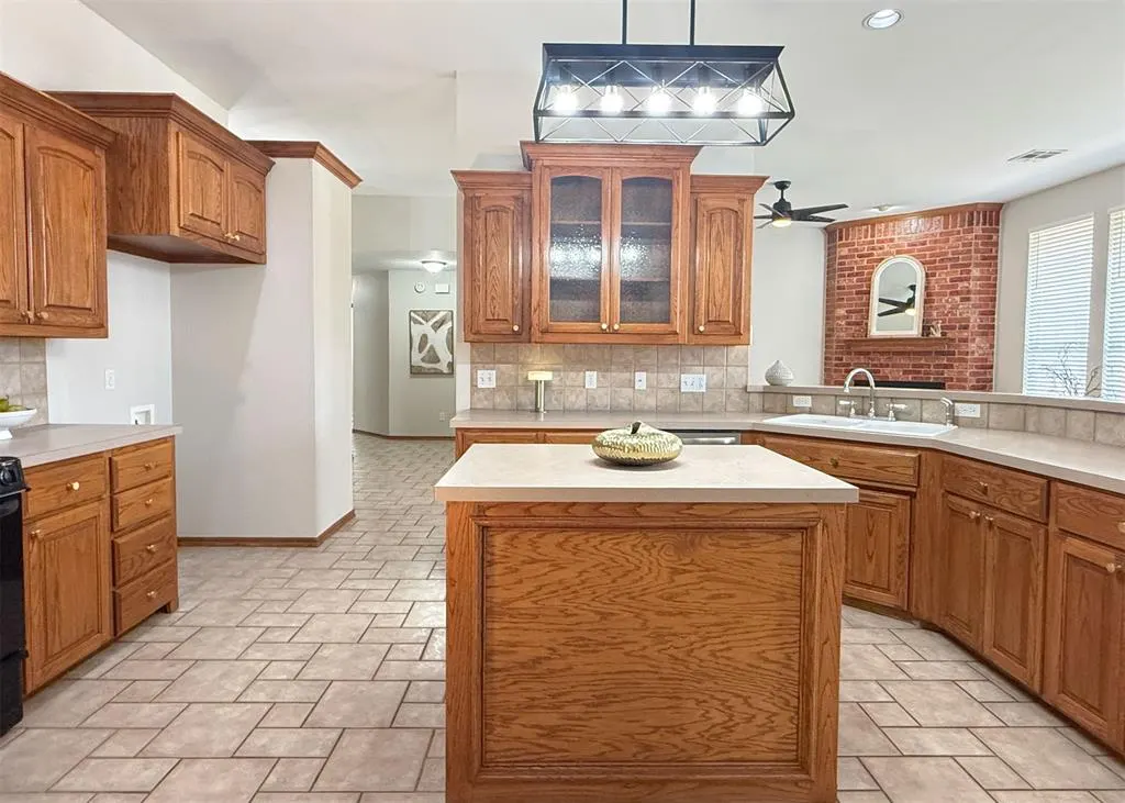 Photo 9 — 18212 Willow Oak Lane, Edmond, OK 73012