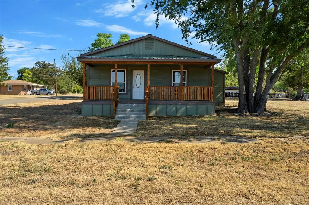 Front exterior — 211 W Boston Avenue, Fort Towson, OK 74735