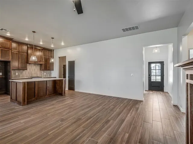 Photo 6 — 5101 Misty Wood Lane, Mustang, OK 73064