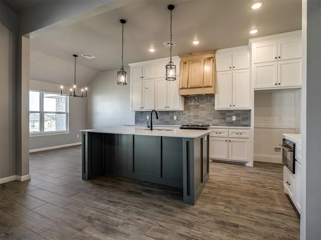 Photo 5 — 11917 Rockbed Drive, Yukon, OK 73099