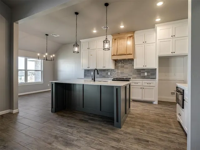 Photo 5 — 11917 Rockbed Drive, Yukon, OK 73099