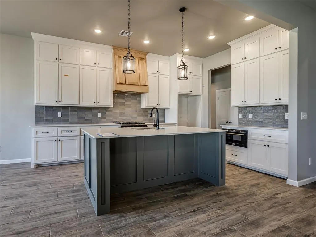 Photo 7 — 11917 Rockbed Drive, Yukon, OK 73099