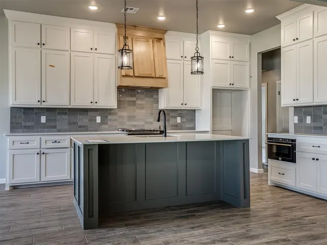 Photo 8 — 11917 Rockbed Drive, Yukon, OK 73099