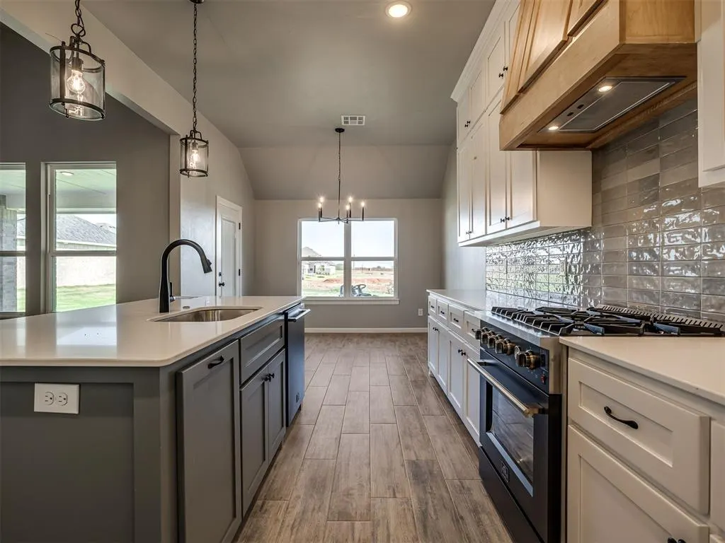 Photo 10 — 11917 Rockbed Drive, Yukon, OK 73099